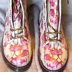 Handpainted boots